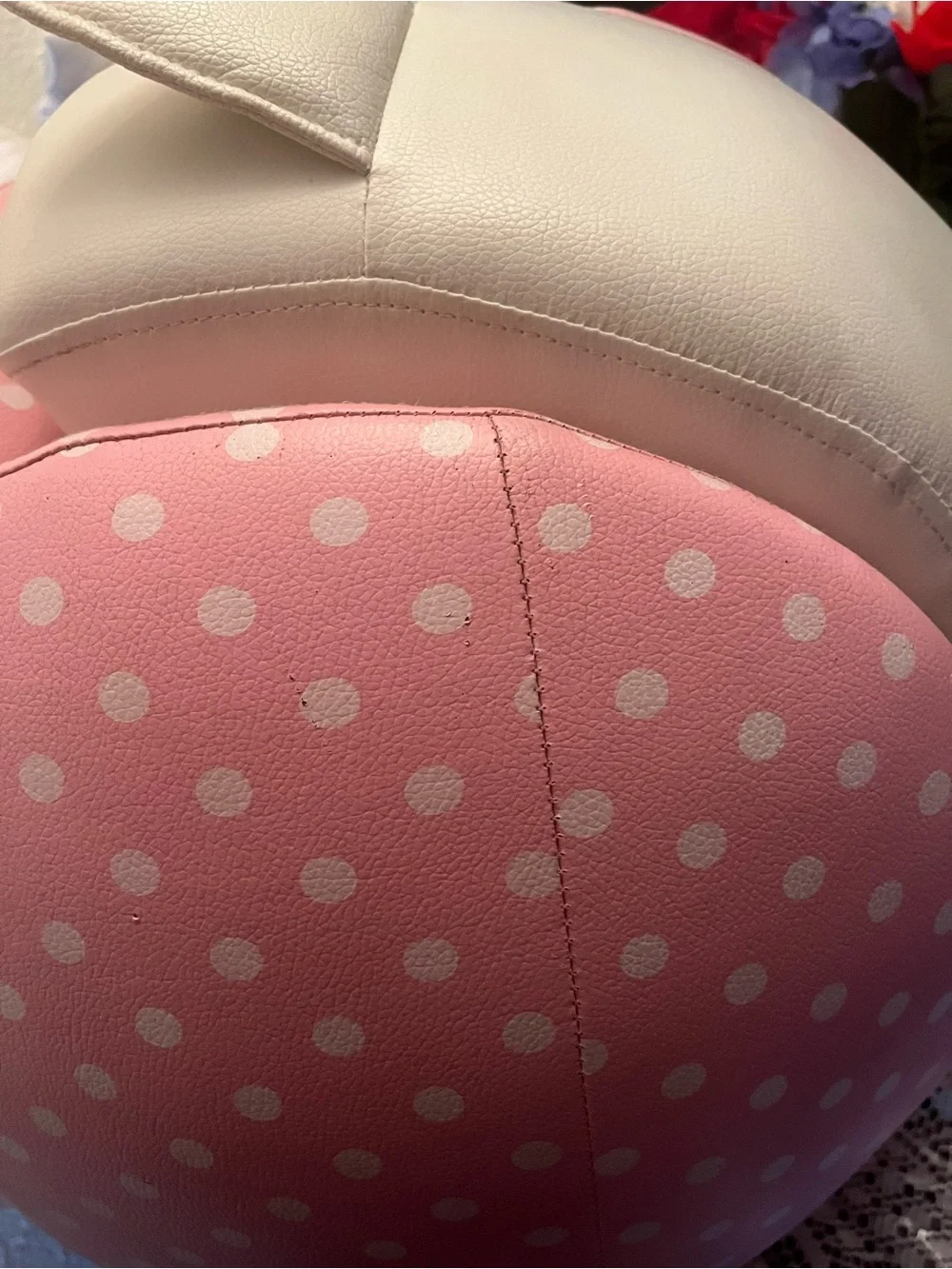 HELLO KITTY CHAIR WITH OTTOMAN